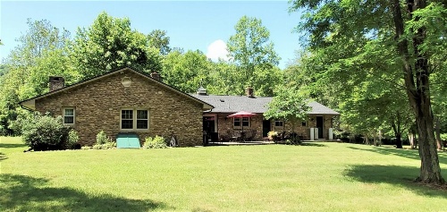 Amos`s Willow Bend Stone Cottage image 3